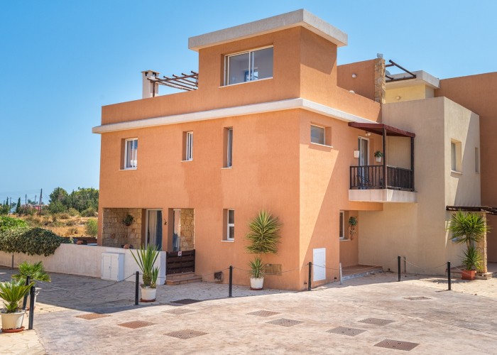 Town House For Sale  in  Argaka