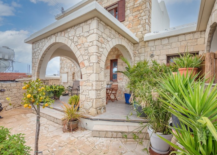 Stone House For Sale  in  Simou