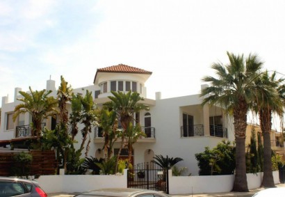 Detached Villa For Sale in Kato Paphos, Paphos - P5018